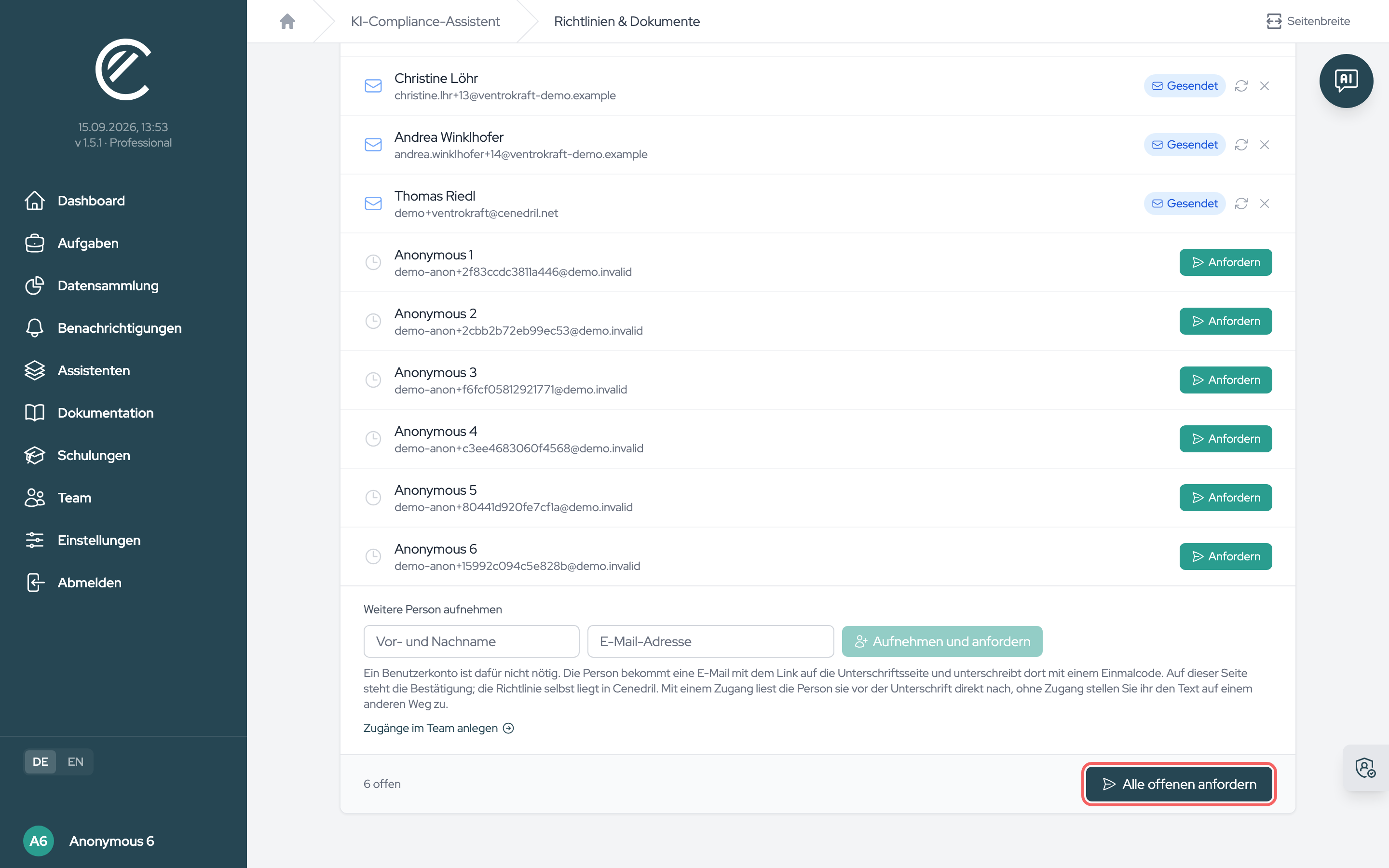 Der Bereich „Kenntnisnahme der KI-Richtlinien“ mit den vorgeschlagenen Personen, ihrem Stand und „Alle offenen anfordern“; jeder Klick auf Anfordern versendet eine E-Mail.