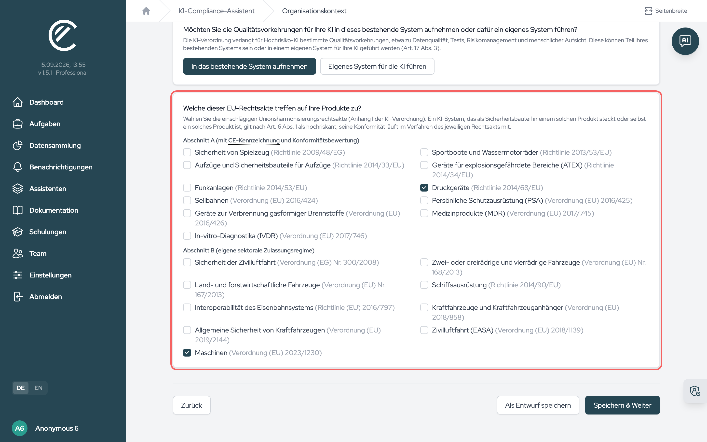 Die Anbieterfragen der Kontext-Seite: Erst „Ja“ zur eigenen Entwicklung, „Nein“ beim Finanzinstitut und „Ja“ beim bestehenden Qualitätsmanagementsystem öffnen die Folgefrage und die Karte mit den EU-Rechtsakten.